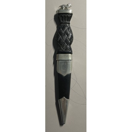 SKEAN DHU with a lion on the top